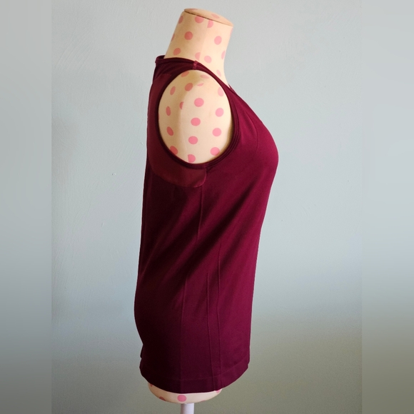 Disbest Yoga Sleeveless Athletic Tank Top With Built-In Bra Mesh On The Back - Picture 6 of 8